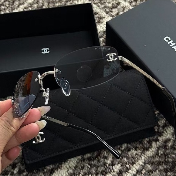 CHANEL Men's Silver and Black Sunglasses - Picture 4 of 4